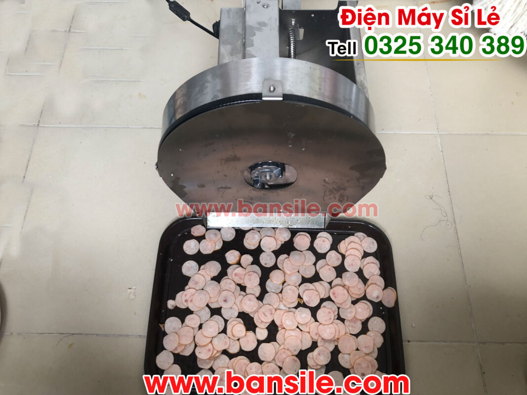 may-thai-lat-cat-lat-xuc-xich