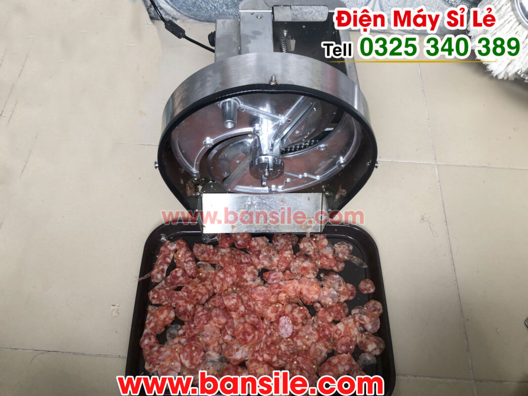 may-thai-lat-lap-xuong-xuc-xich