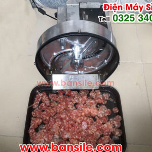 may-thai-lat-lap-xuong-xuc-xich